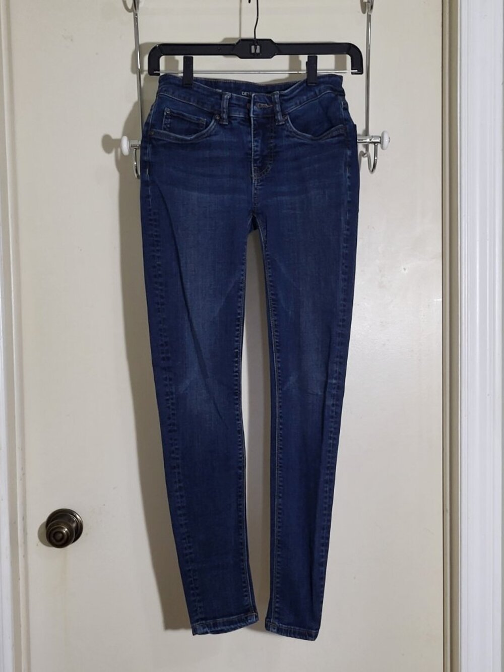 Denver Hayes Women's Mid rise Skinny jeans medium dark blue wash Size 2 X 29 - Picture 5 of 17